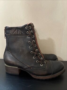 Freebird by Steven Liverpool combat boots featuring size 9